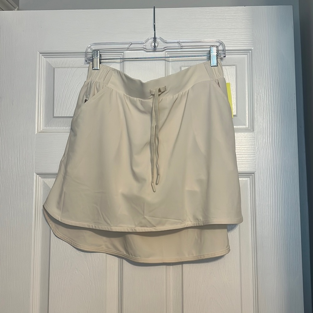 NWT All in motion golf/tennis mid-rise skort size medium